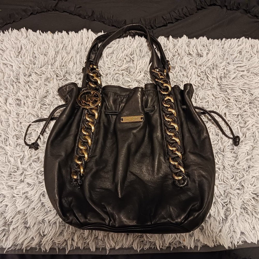 MICHAEL KORS BUCKET BOHO TOTE BAG